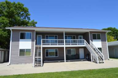 Main picture of 410 E Lake St