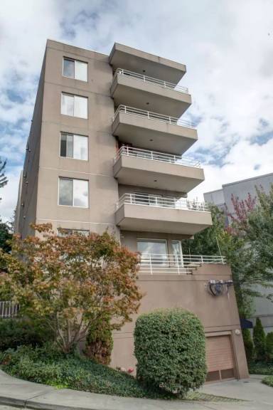 Main picture of 622 6th Ave W