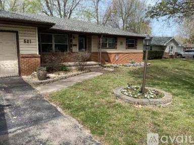 Main picture of 521 N Lone Pine Ave