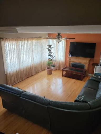 Main picture of 7339 Lake St