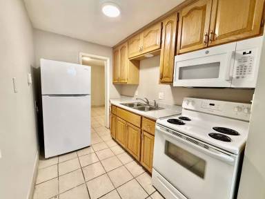 Main picture of 3368 Charlotte St