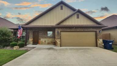 Main picture of 3008 Papa Bear Dr