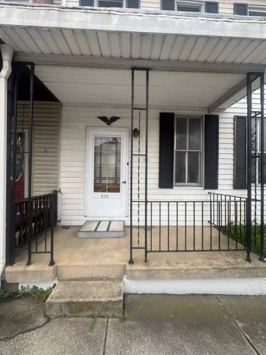 Main picture of 219 Market St