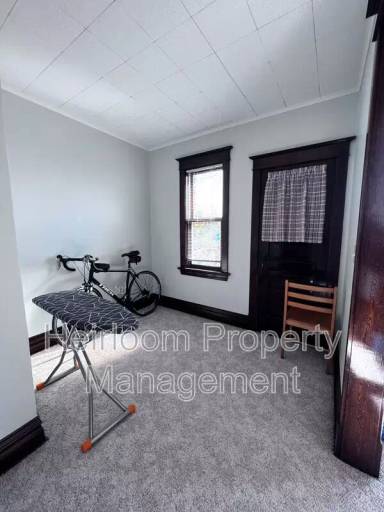 Main picture of 17 E 6th St