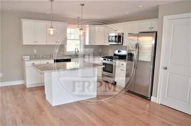 Main picture of 375 Bay St