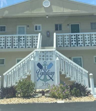 Main picture of 335 N Causeway