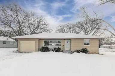 Main picture of 7013 Cedar Lake Rd S