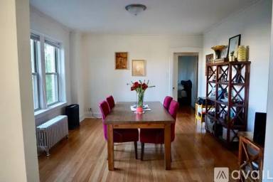 Main picture of 3422 W Foster Ave