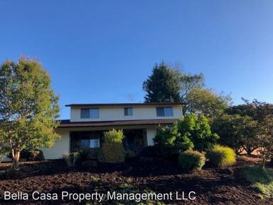 Main picture of 2920 NE Lynn Ct
