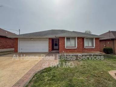Main picture of 1428 E McClernon St