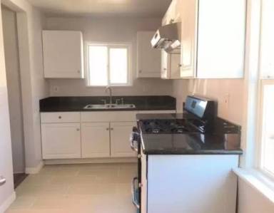 Main picture of 3583 1/2 Louise St