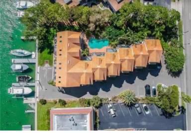 Main picture of 325 Island Way