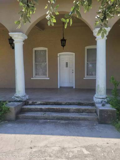 Main picture of 1811 E Court St