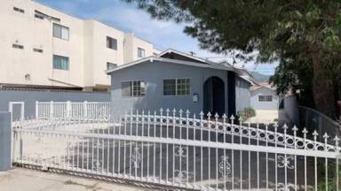 Main picture of 2450 N Naomi St