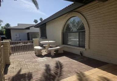 Main picture of 2409 E Jensen St