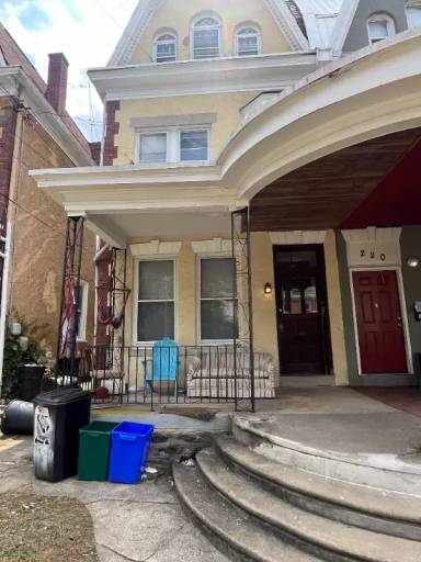 Main picture of 218 W Penn St