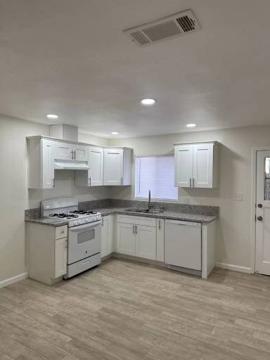 Main picture of 4321 W Myrtle Ave