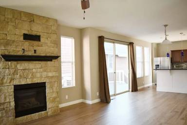 Main picture of 4940 Akron St