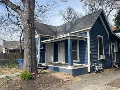 Main picture of 213 Cadwallader St