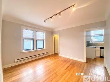 Main picture of 2325 N Rockwell St