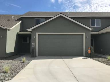 Main picture of 369 E 10th Pl