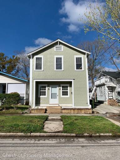 Main picture of 108 S 13th St