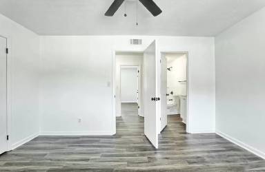 Main picture of 4550 Washington Rd