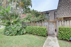 Main picture of 2901 SW 22nd Cir