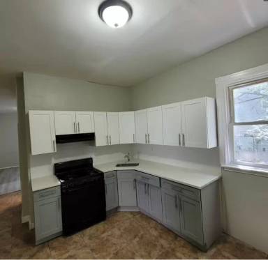 Main picture of 107 S 9th St