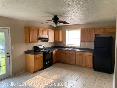 Main picture of 923 W 6th St