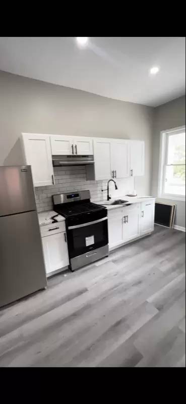 Main picture of 498 W State St