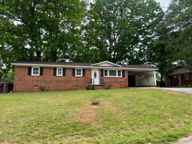 Main picture of 111 S Buckhorn Rd