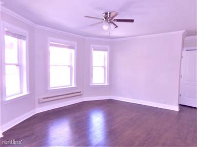 Main picture of 918 Green Bay Rd