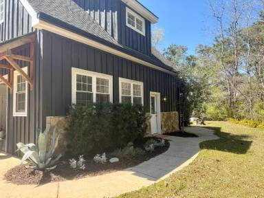 Main picture of 6204 Old Military Rd
