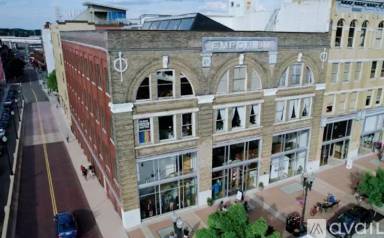 Main picture of 112 S Gay St