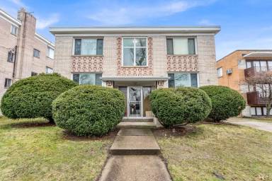 Main picture of 17808 Lake Shore Blvd