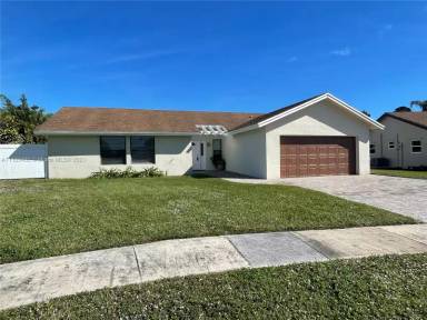 Main picture of 19320 Carolina Cir