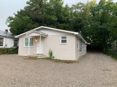 Main picture of 305 E 15th St SW