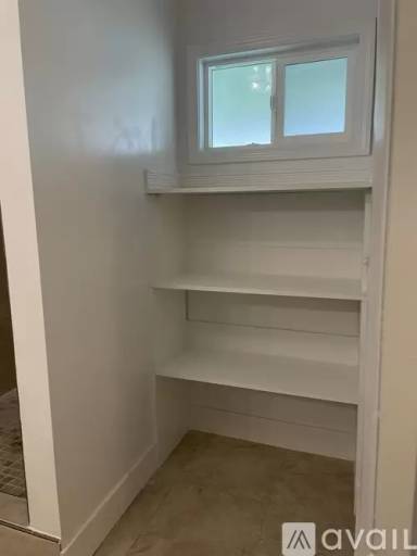 Main picture of 515 N Moore Ave