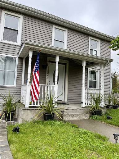 Main picture of 1653 Main St