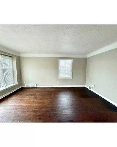 Main picture of 19825 Curtis St