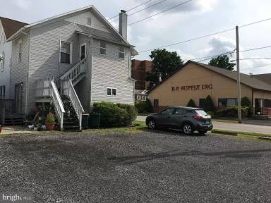 Main picture of 201 E Locust St