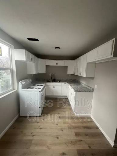 Main picture of 1441 N Erie St