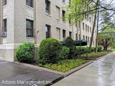 Main picture of 372 S Highland Ave
