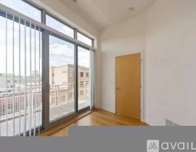 Main picture of 2157 N Damen