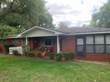 Main picture of 1767 SW 42nd Ave
