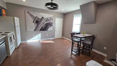 Main picture of 1421 S Carey St