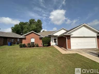 Main picture of 1005 N Tiffany Way