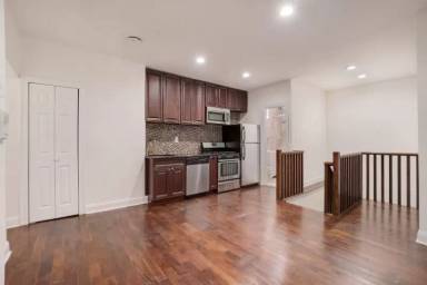 Main picture of 183 E 31st St