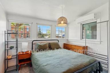 Main picture of 223 Edith Blvd SE